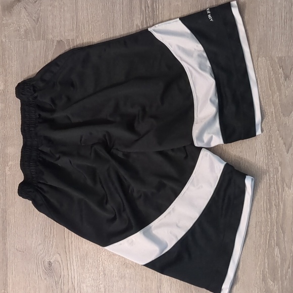 Jordan basketball shorts size medium - Picture 6 of 6